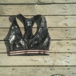 Black bra dosent fit so selling it